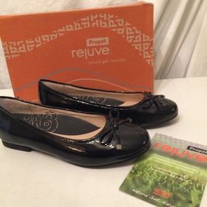 Prope't rejuve Emma black patent shoes 7 NIB